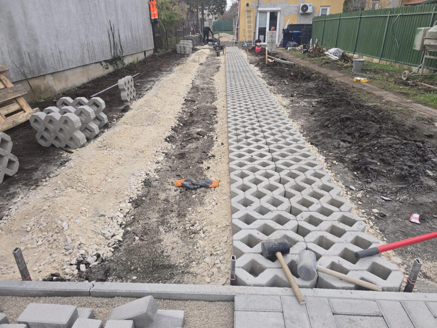 Mik a beton gyeprácskő előnyei? – térkövezés