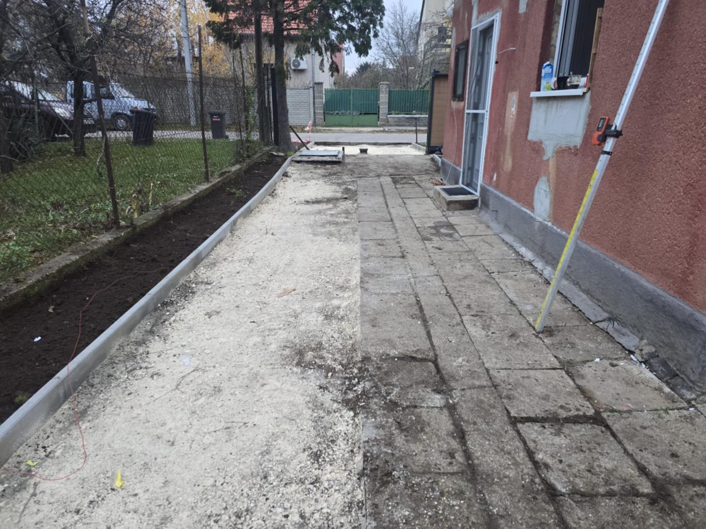 Járda csúszásmentesítése télen – térkövezés